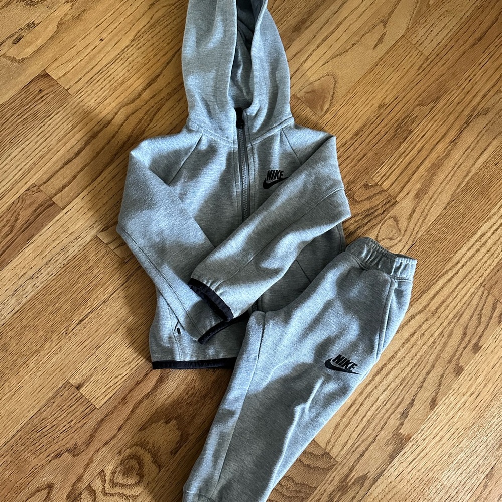 2T Nike Boys Tech Suit